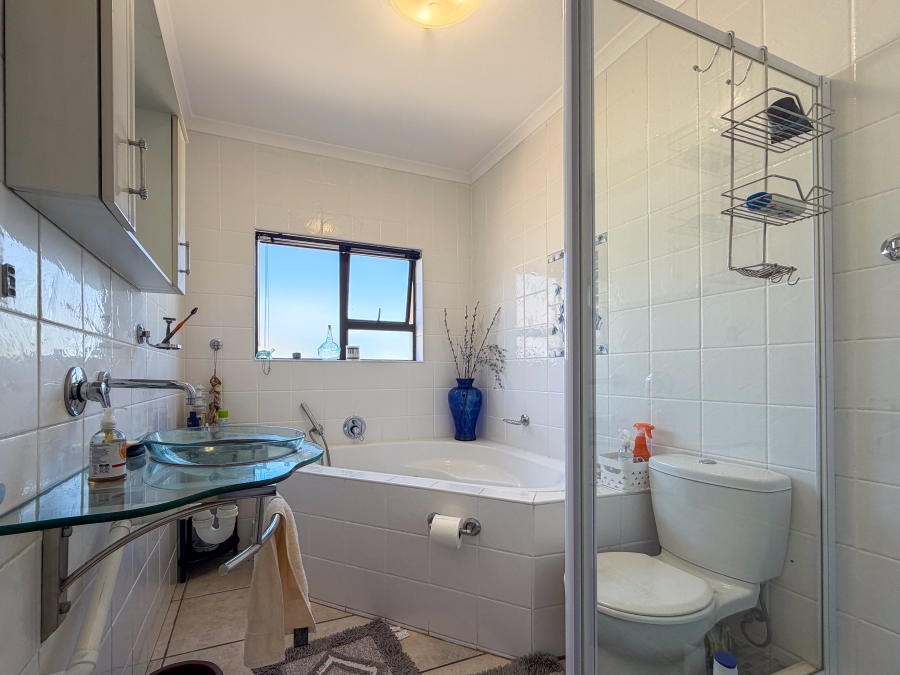 3 Bedroom Property for Sale in Country Club Western Cape